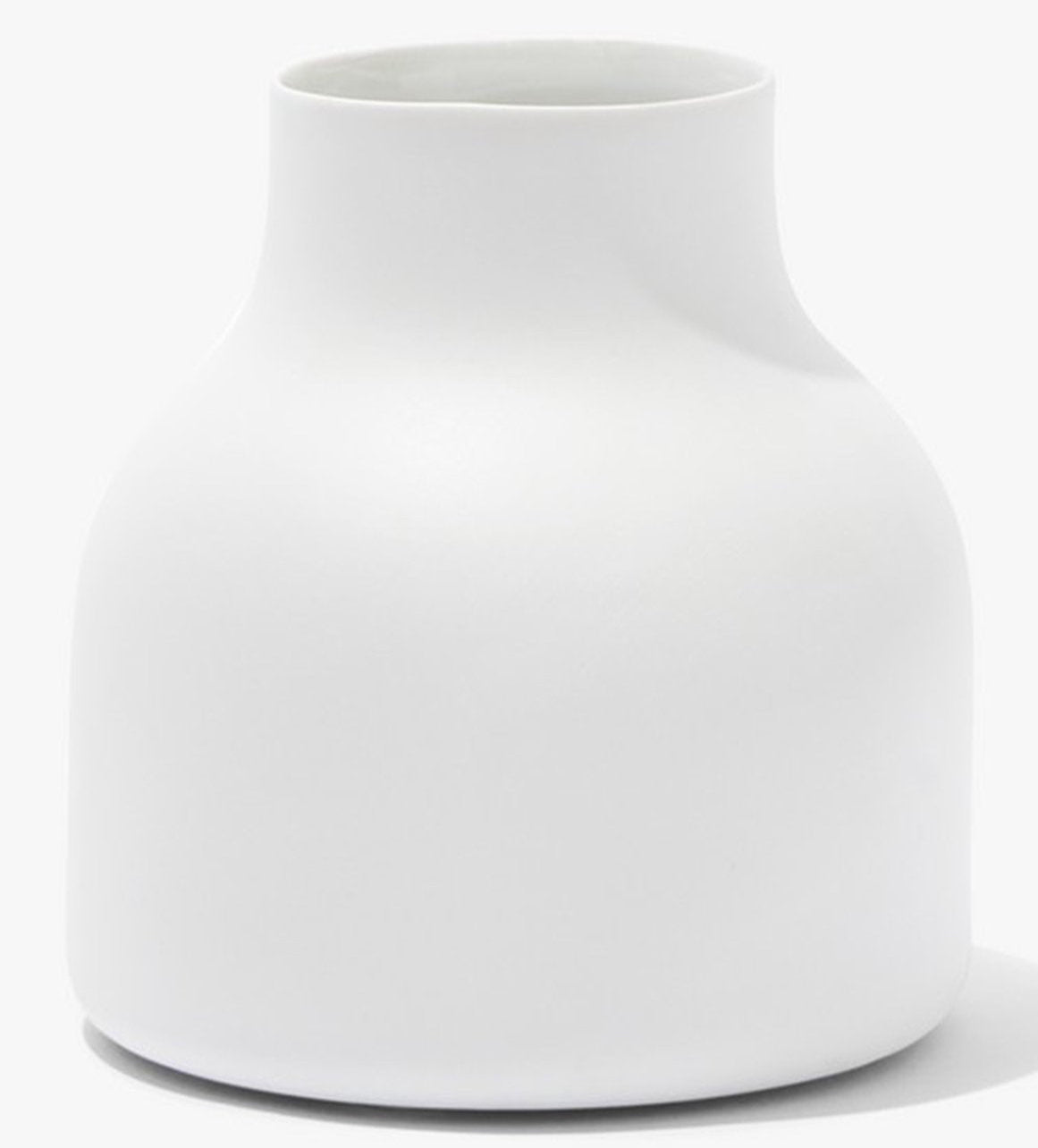 Matte White Ceramic Vase – 22cm FOR HIRE