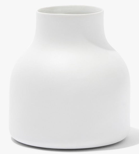 Matte White Ceramic Vase – 22cm FOR HIRE